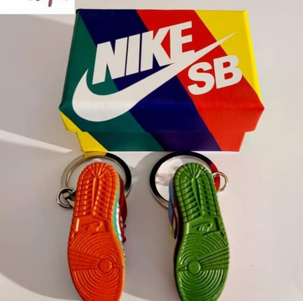 Mini Shoe Keychain - Picture 3 of 4